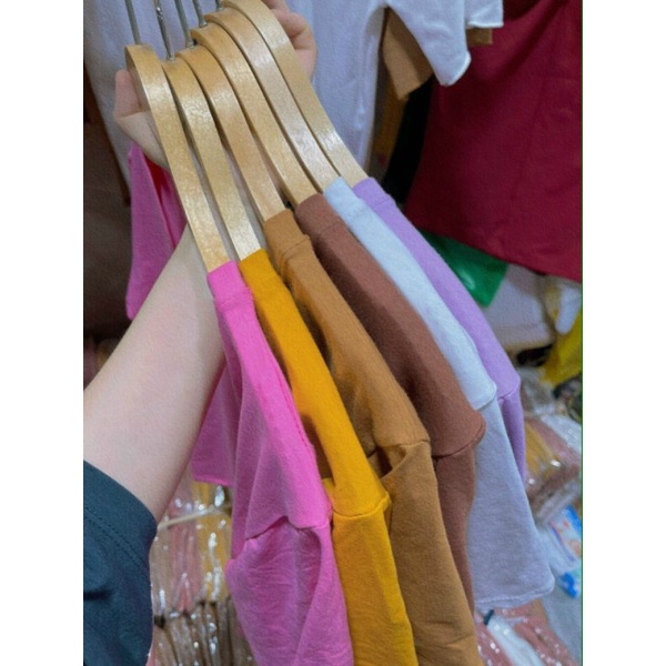 Áo phông croptop cổ tim phom rộng