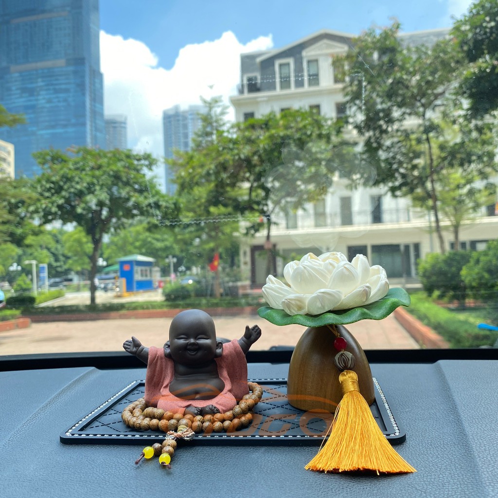 Tượng gốm chú tiểu trang trí taplo , tượng chú tiểu an nhiên