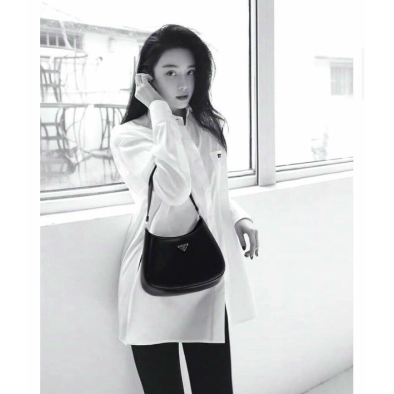 Túi kẹp nách prađa Phạm Băng Băng da trơn bóng fullbox