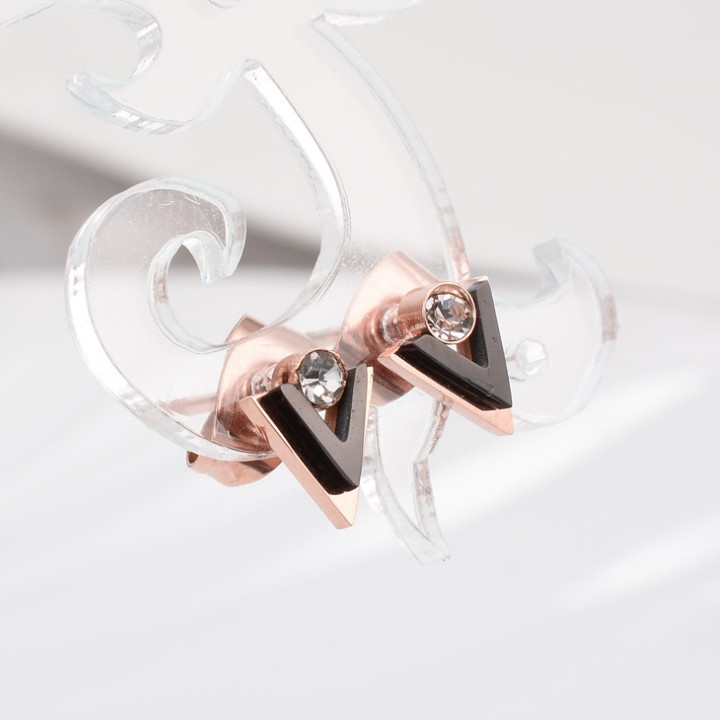 Bông Tai Nữ Chữ V Đính Đá Titan Không Đen TT 1109