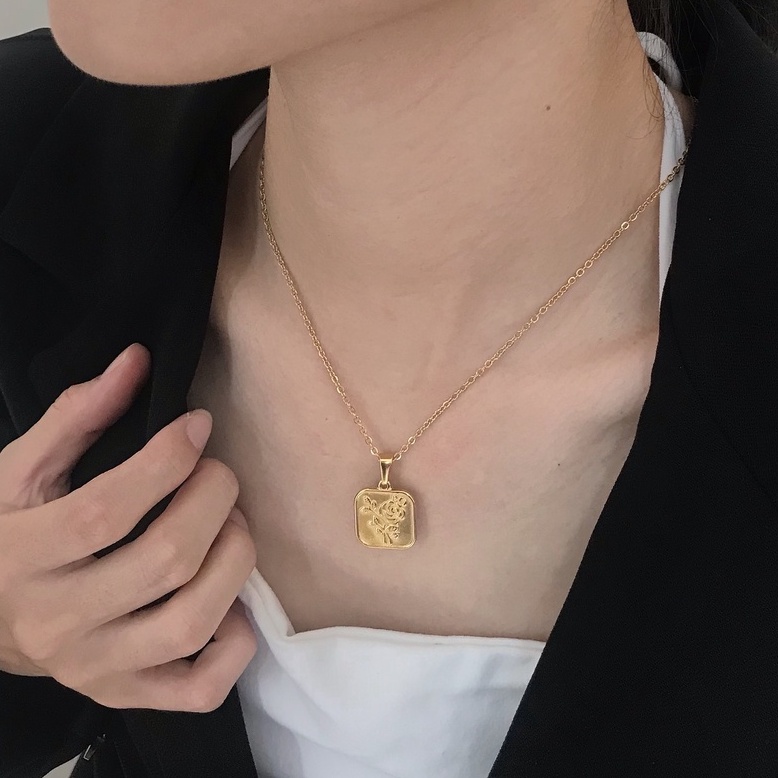 Dây chuyền nam nữ mặt vuông khắc hoa hồng Rose necklace (thép không rỉ 304).