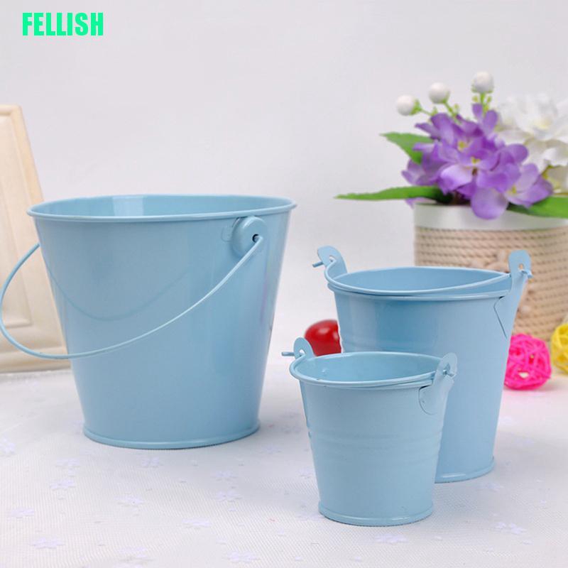 Chậu xô bằng thiếc nhỏ nhắn dùng để đựng món tráng miệng nhỏ gọn trang trí nội thất tiệc