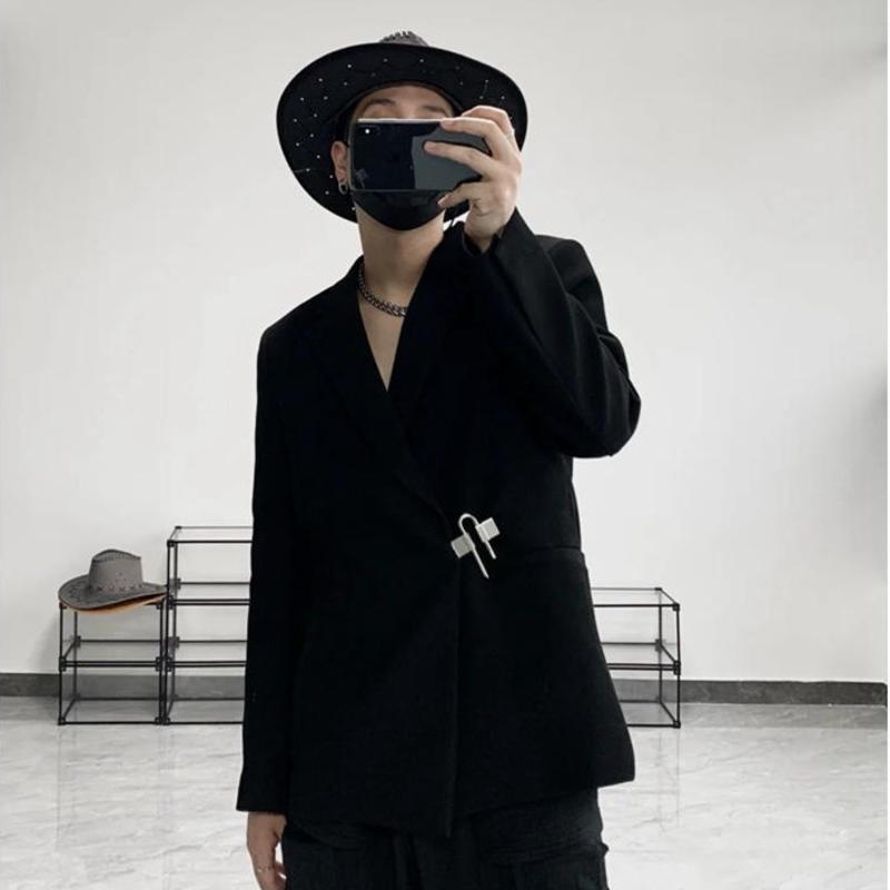 Show Áo Khoác Blazer Dáng Rộng Khóa Kim Loại Đệm Vai Phong Cách Đơn Giản Cùng Phong Cách Cai Xukun
