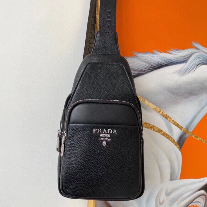 Túi đeo chéo nam dáng bao tử thương hiệu Prada cao cấp