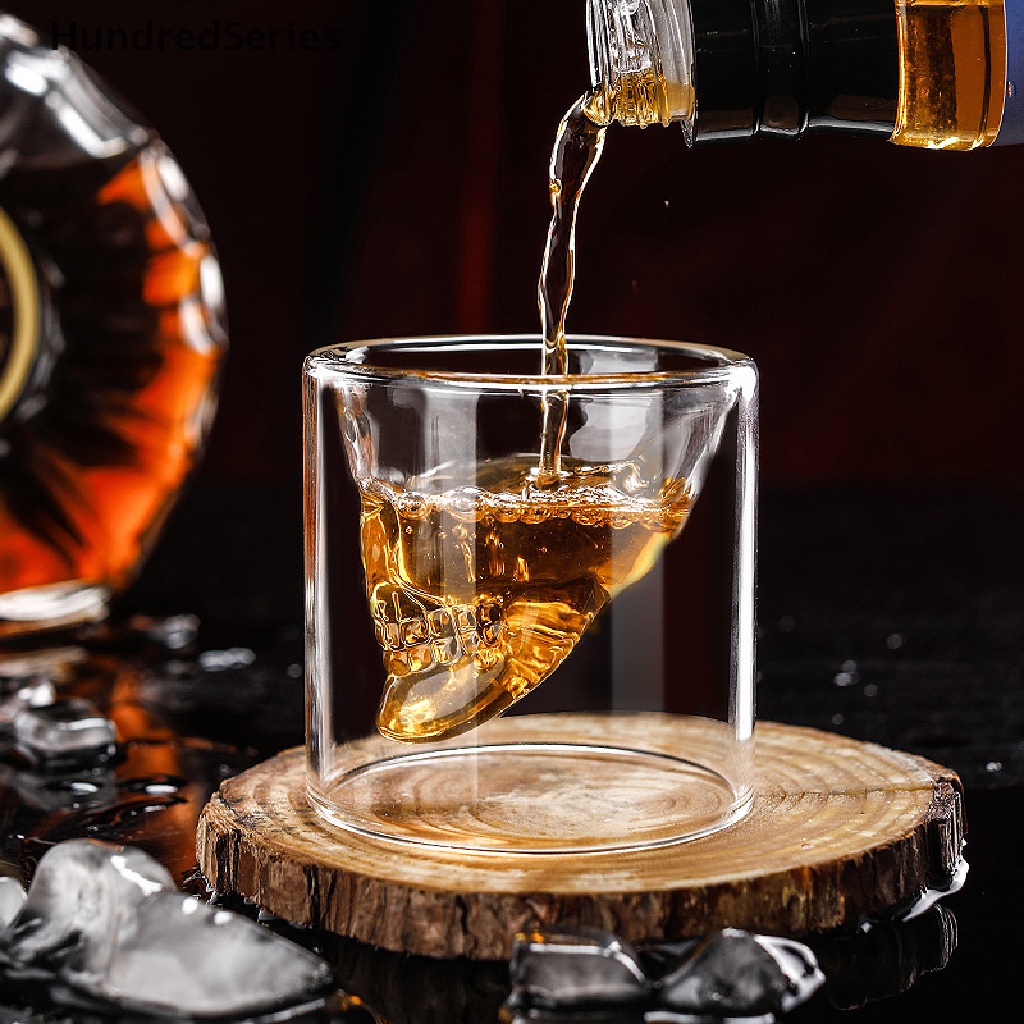 Ly uống rượu trong suốt hình đầu lâu độc đáo