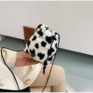 Túi lông rút bò sữa hot trend