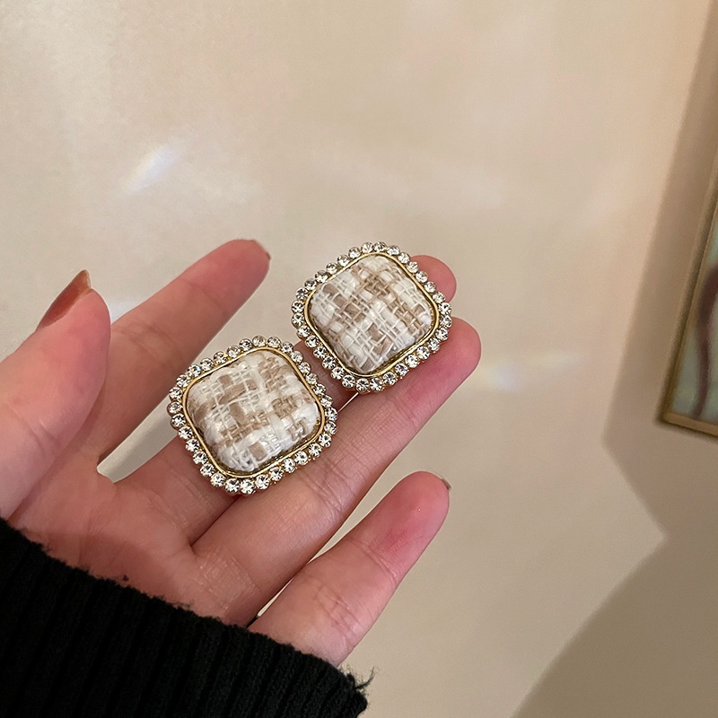 Khuyên Tai Nữ Đính Đá Hình Vuông Sang Trọng