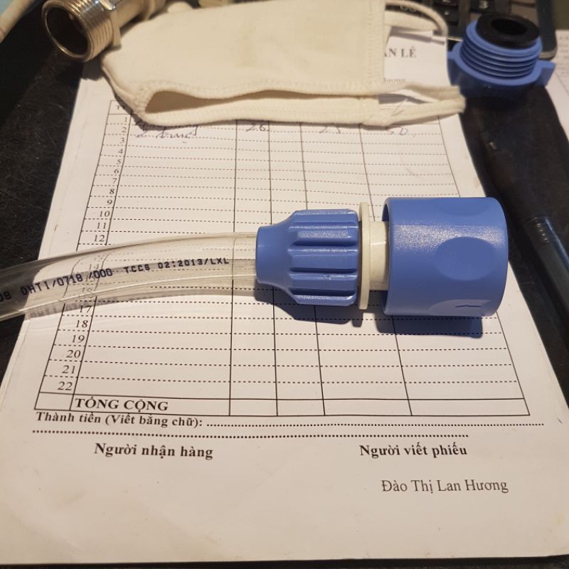 Cút nối 1 đầu nối nhanh âm, 1 đầu kết nối với ống mềm làm vườn d10mm, d12mm chất liệu bằng nhựa W-3133J
