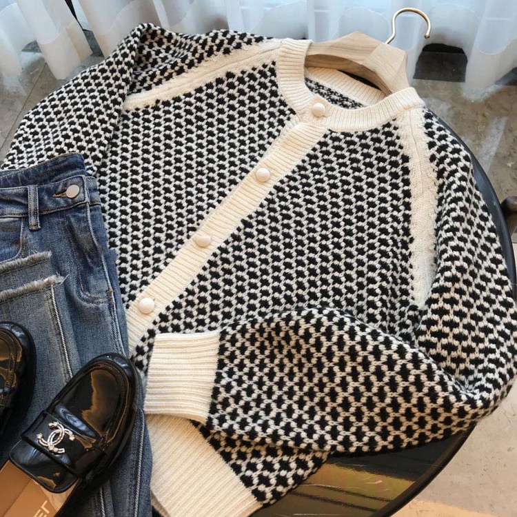 Áo Khoác Cardigan Nữ Dài Tay Dễ Thương Họa Tiết Kẻ Phối Trắng Form Suông Chất Dày