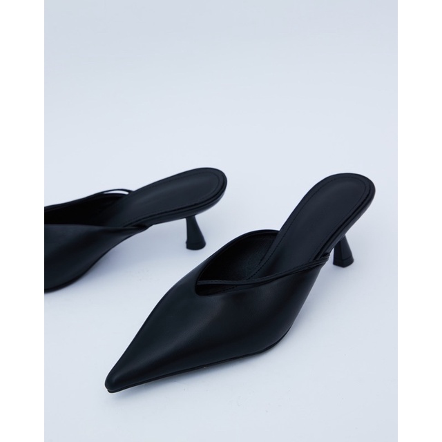 2328 - SỤC JADE V-CUT CLOSED TOE MULES