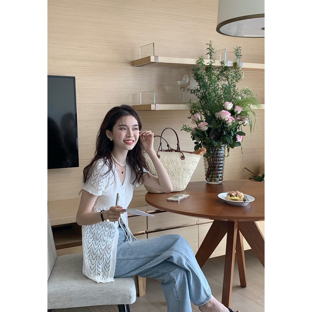 Áo Kiểu Cổ Chữ V Thời Trang Sành Điệu Dễ Phối Đồ Cho Nữ