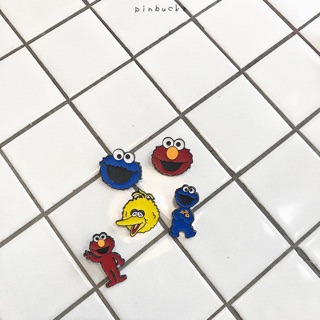 Pin cài áo kim loại Sesame street