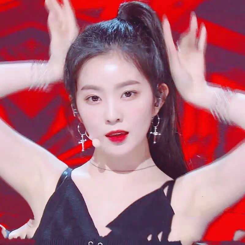 Khuyên tai hình chữ thập phong cách hip hop độc đáo