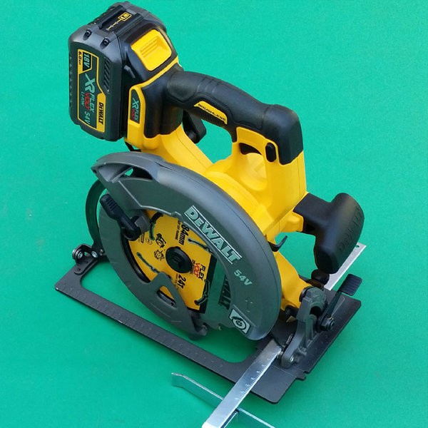 Máy cưa gỗ dùng pin Dewalt DCS575T1