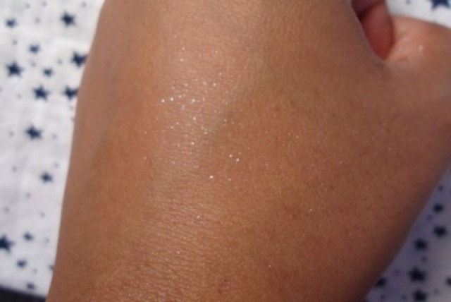 Xịt thơm tông nước hoa nhũ kim tuyến Bath & Body Works - Warm Vanilla Sugar - Diamond Shimmer Mist 146mL | BigBuy360 - bigbuy360.vn