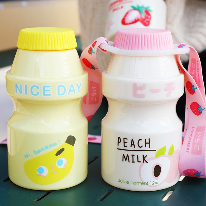 BÌNH NHỰA ĐỰNG NƯỚC HÌNH CHAI SỮA XINH XẮN CÓ DÂY ĐEO