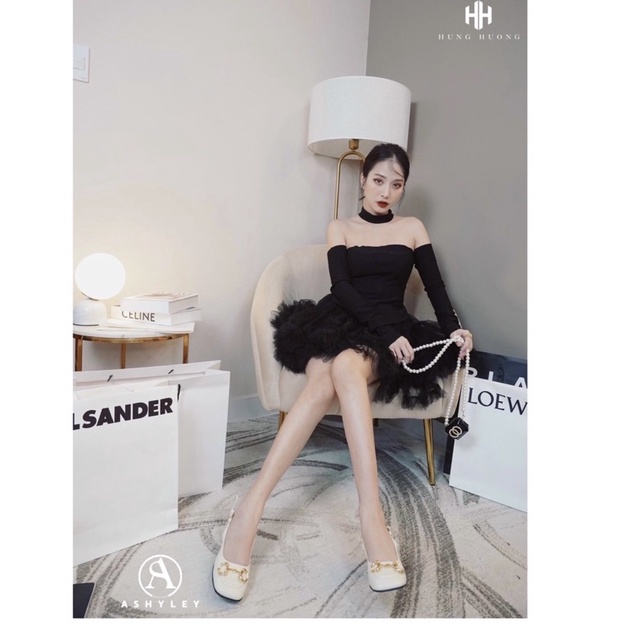 Sét áo trễ vai + chocker + chân váy