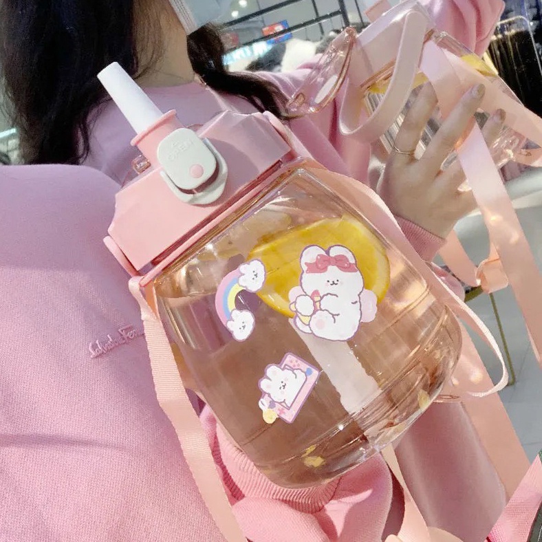 Bình nước cute nhựa, bình đựng nước có ống hút cho bé 1100ml tay cầm đỡ điện thoại Gym 34