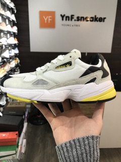 ADIDAS FALCON