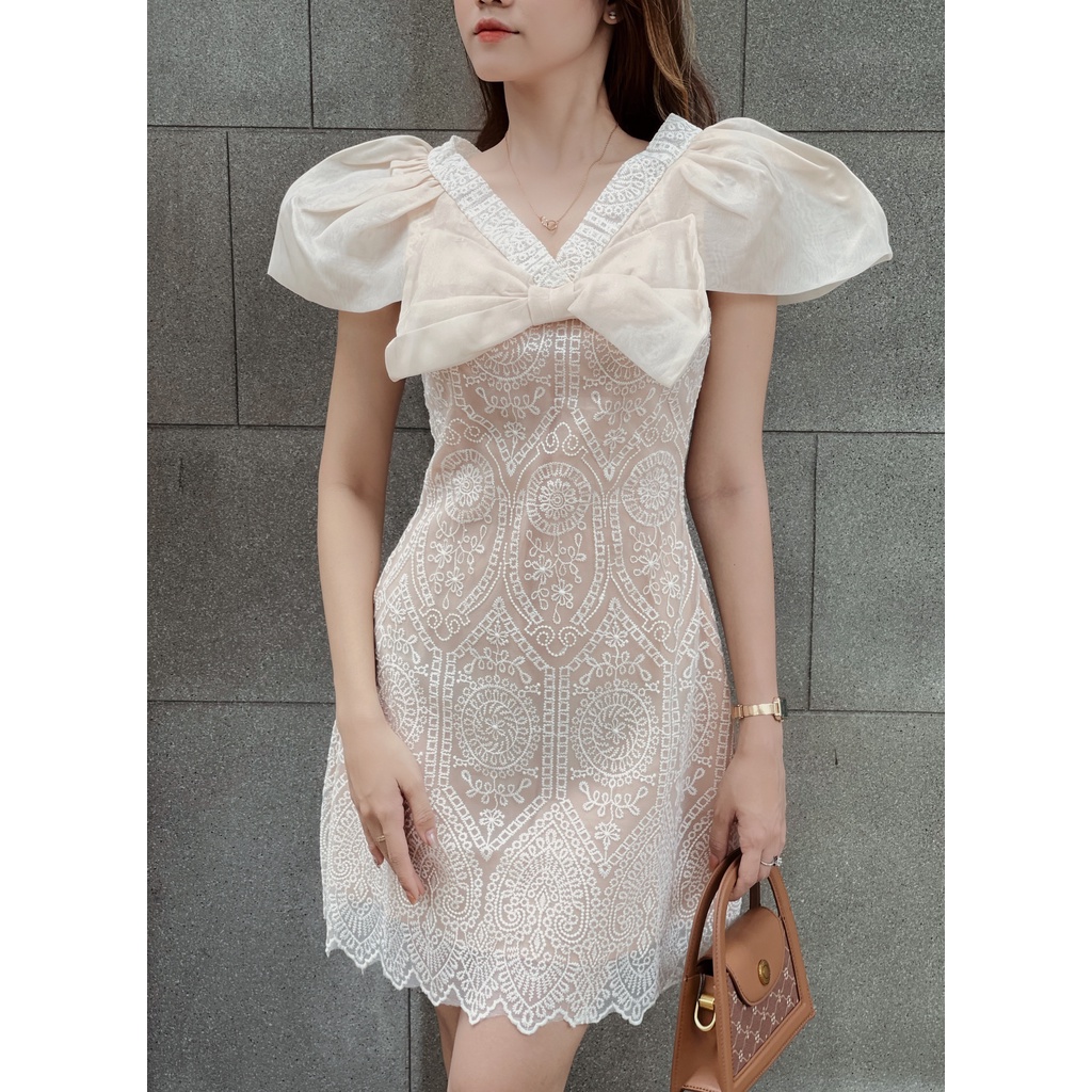 ĐẦM REN NUDE TAY VOAN NƠ NGỰC