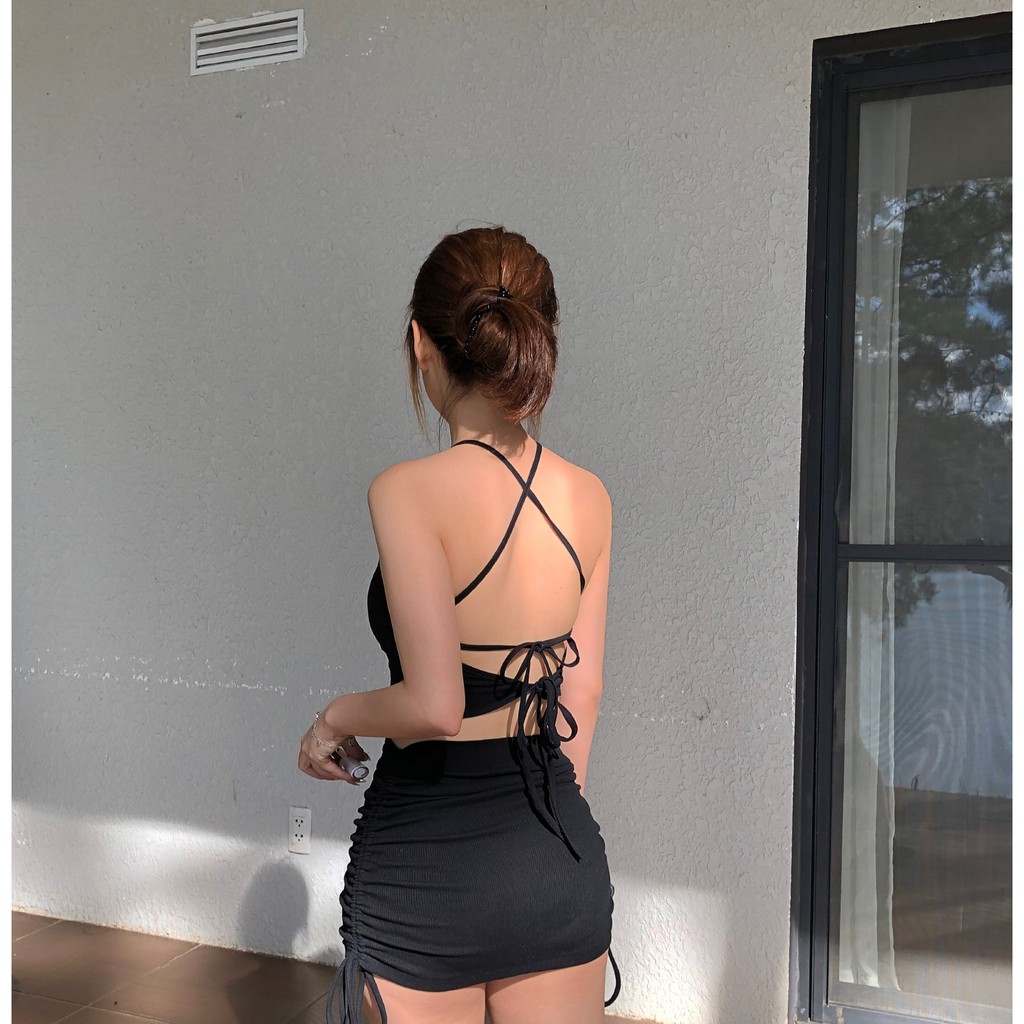- áo croptop dây dạng yếm