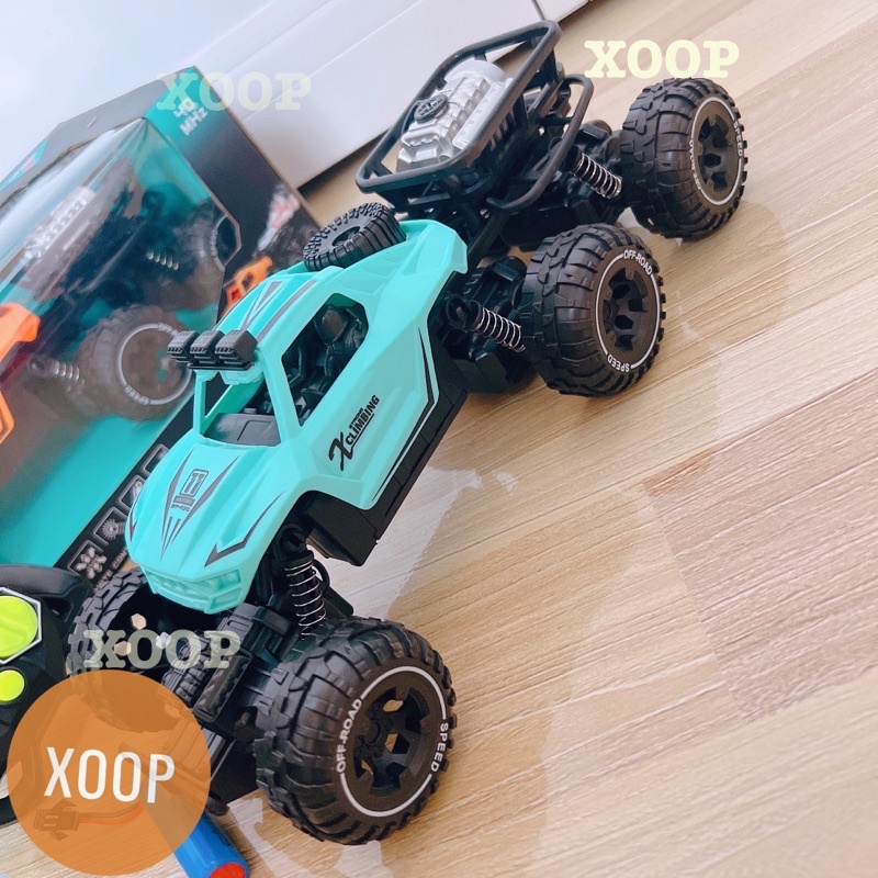 Đồ chơi ! Xe ô tô địa hình phun nước ,6 bánh khiển từ xa 4 chiều sạc pin cho bé