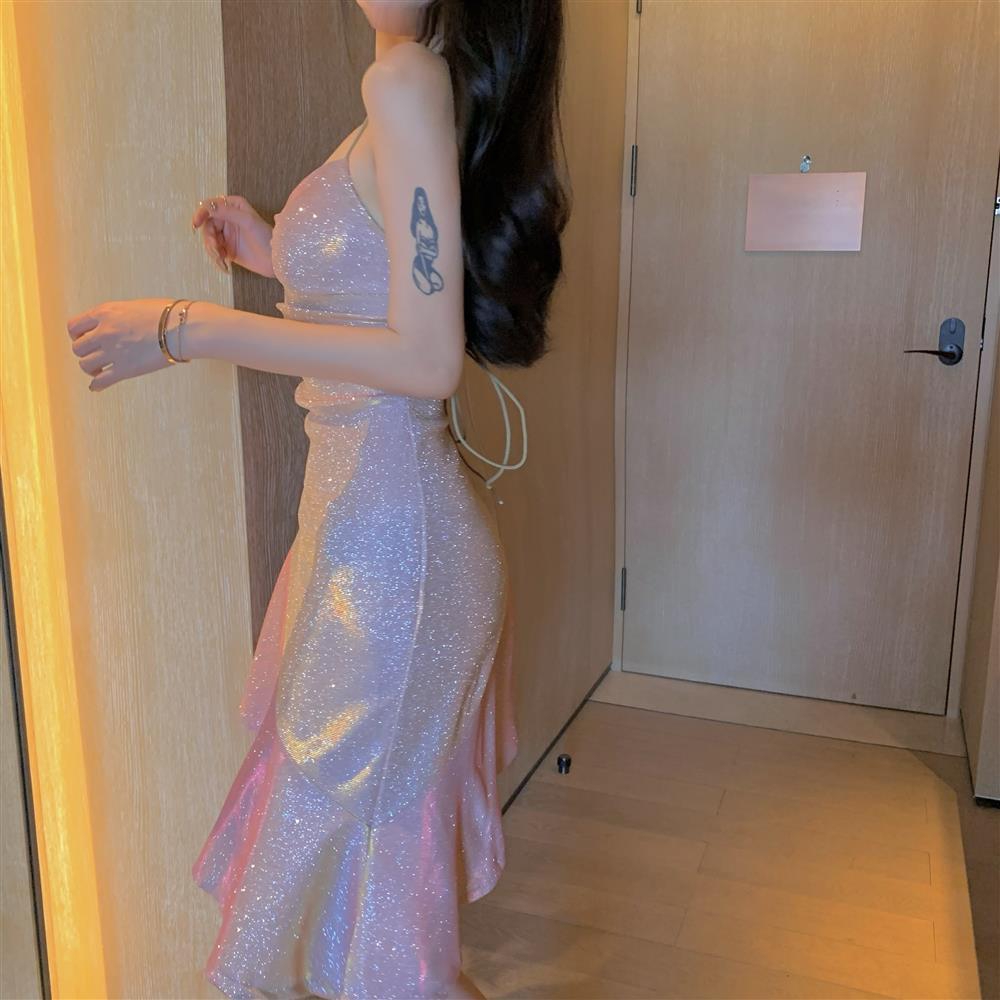 Đầm phối cổ yếm gợi cảm dành cho nữ | BigBuy360 - bigbuy360.vn