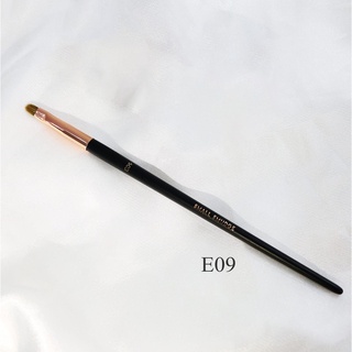 Cọ Nhấn Đuôi Mắt Vacosi Smudge Pro Brush E09