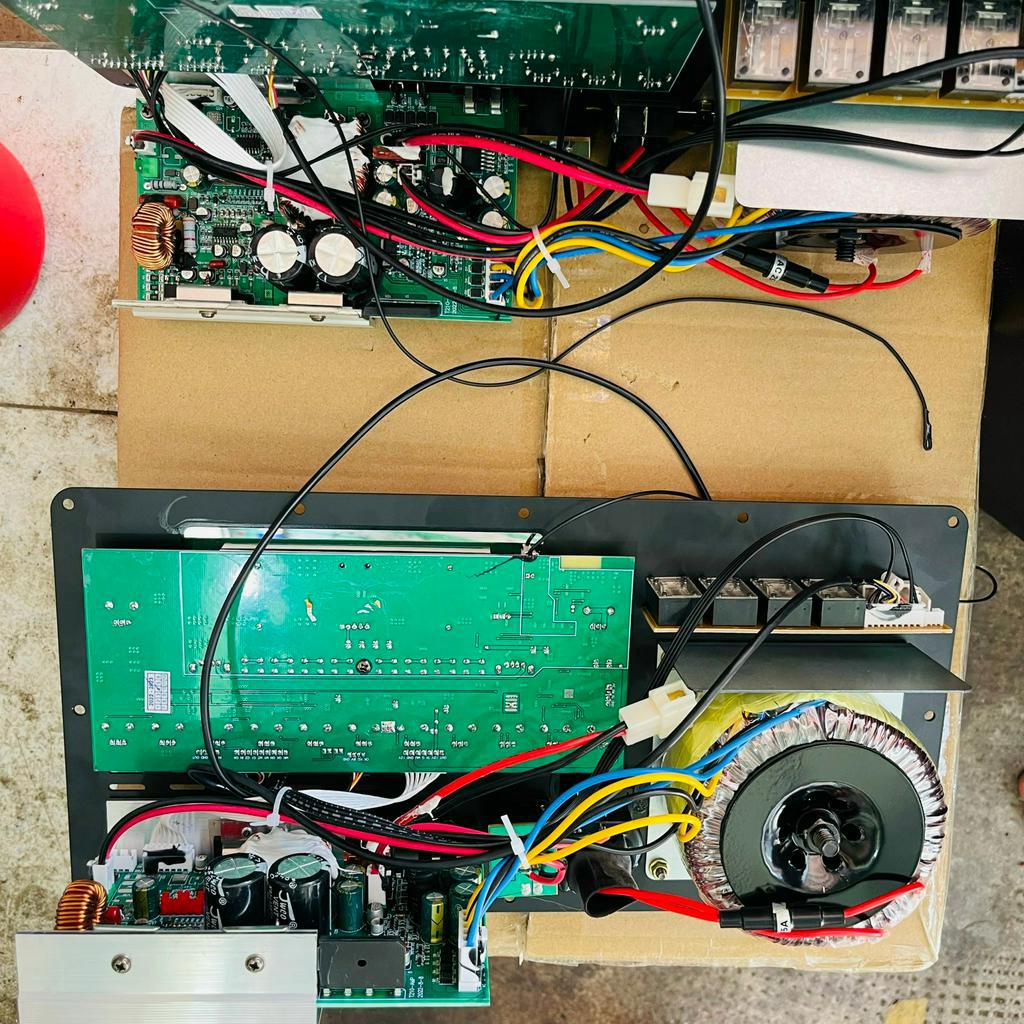 BO MẠCH KARAOKE T22 PRO 300W CÓ MÀN HÌNH LED CHÓP THEO NHẠC GỢN SÓNG NGUỒN XUYẾN ECHO REVERB CAO CẤP