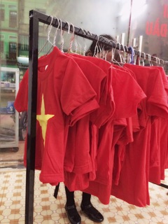 Áo cờ đỏ sao vàng cho bé