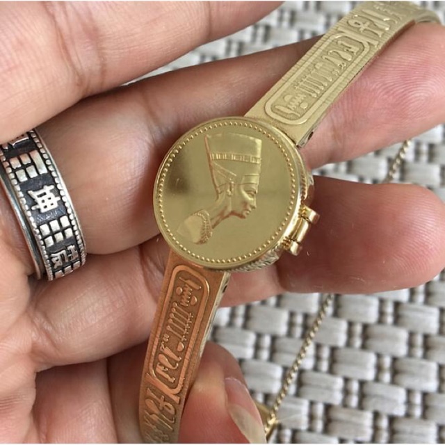 Đồng hồ Nữ Seiko Quartz - Xu Pharaon ấn tượng Đồng hồ chính hãng nguyên zin Nhật bản Thiết kế rất ấn tượng với nắp đậy
