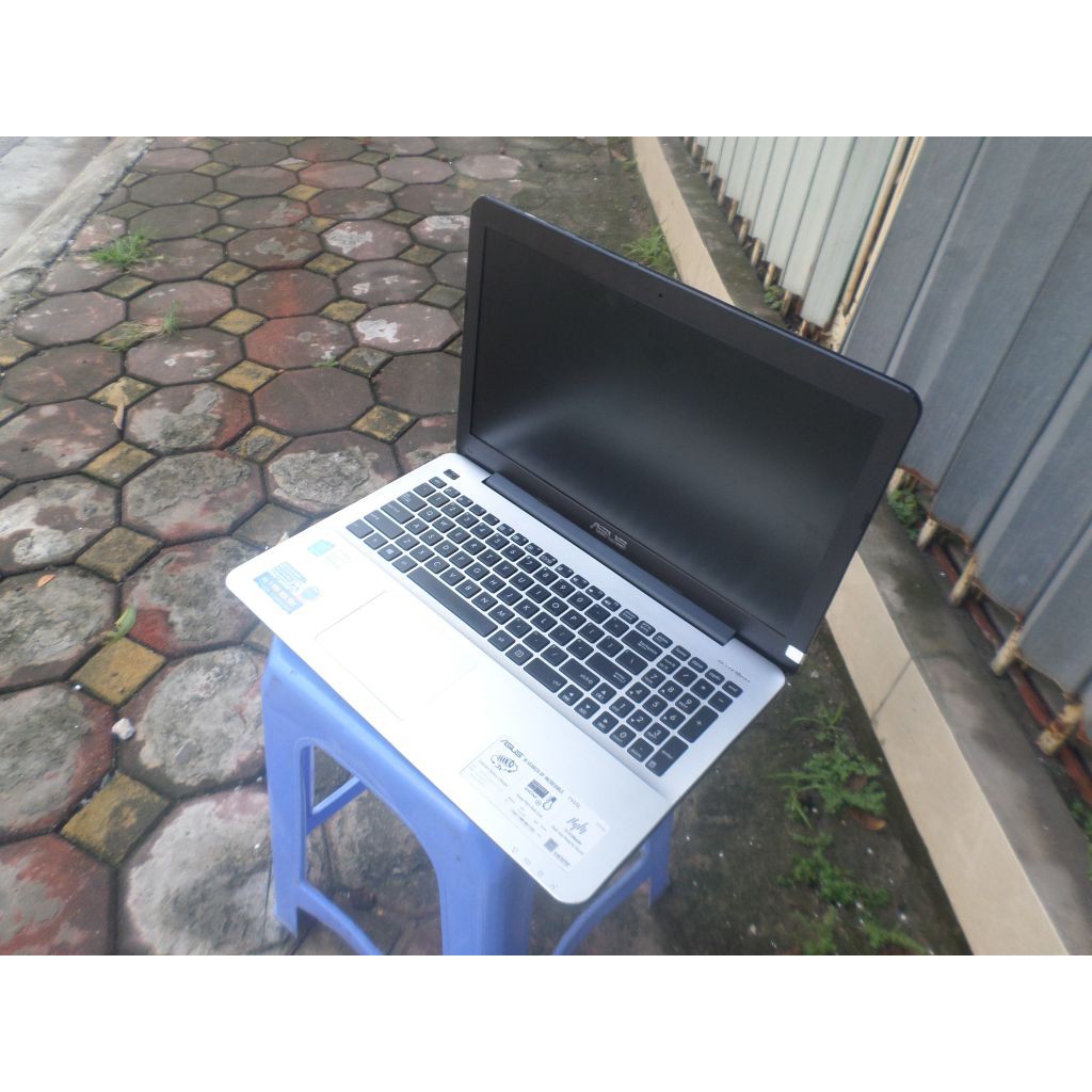 laptop cũ, Asus f555l, core i5 5200 , ram 4gb, dual vga Intel HD+ Nvidia Gefoce 930m, cấu hình chơi game  Sở hữu một ngo