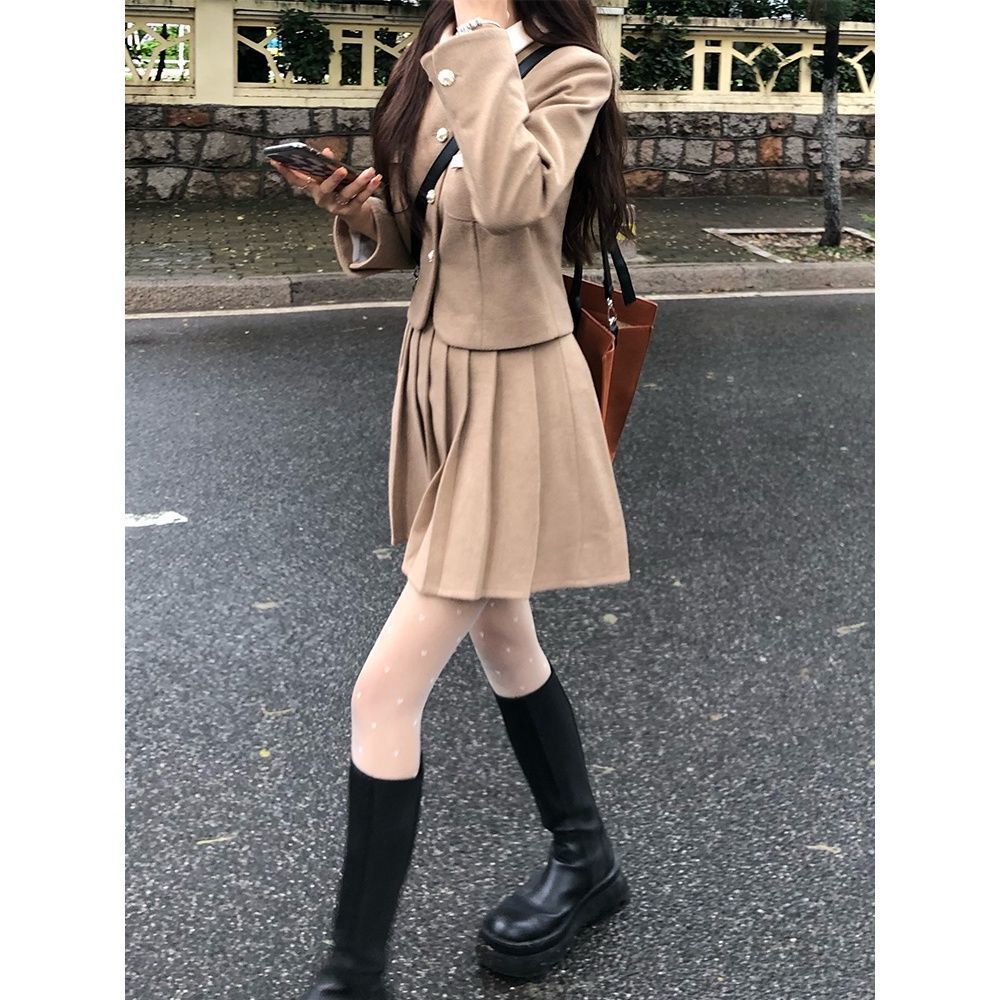 Set áo khoác dài tay cổ bẻ + chân váy xếp ly thời trang nữ