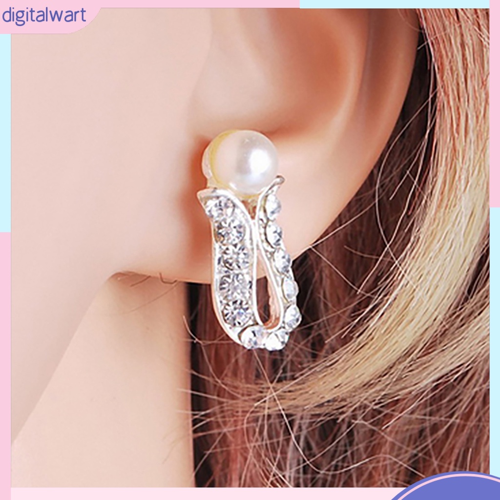 Bộ dây chuyền và khuyên tai đính ngọc trai giả sang trọng