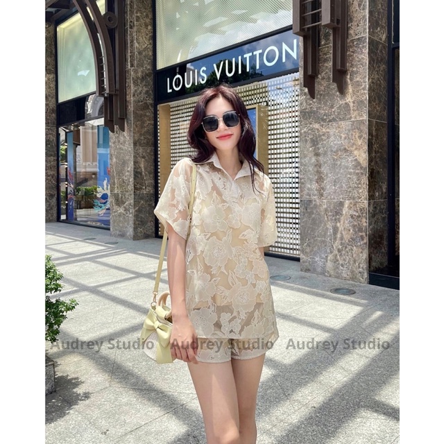 Set áo sơmi tay ngắn cổ trụ kèm quần short ngắn màu trắng/be tặng áo dây - Audrey Studio