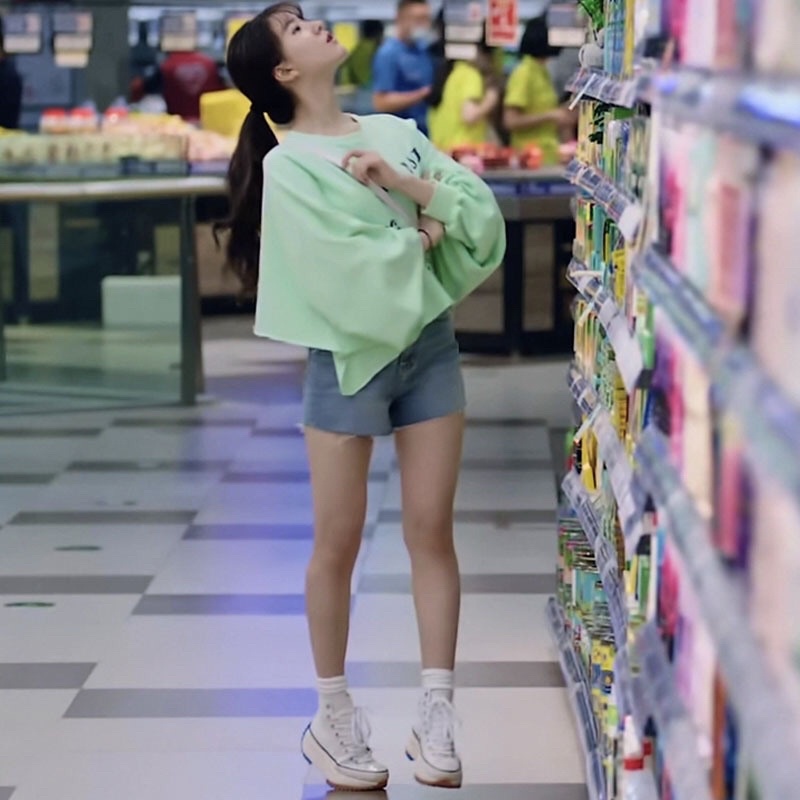 ÁO CROTOP TAY DÀI  TRONG PHIM VÔ TÌNH NHẶT ĐƯỢC TỔNG TÀI