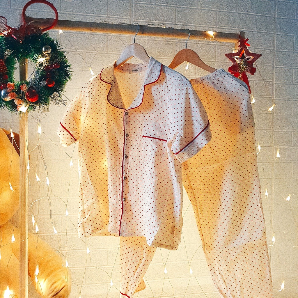 Pyjama mặc nhà xô muslin họa tiết bi đỏ xinh xắn