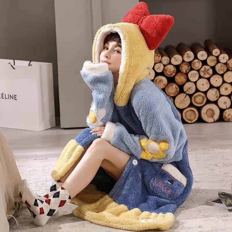 Đầm Ngủ Vải Lông Cừu San Hô Dày In Hình Vịt Donald Dễ Thương Mặc Trong Mùa Đông Cho Nữ