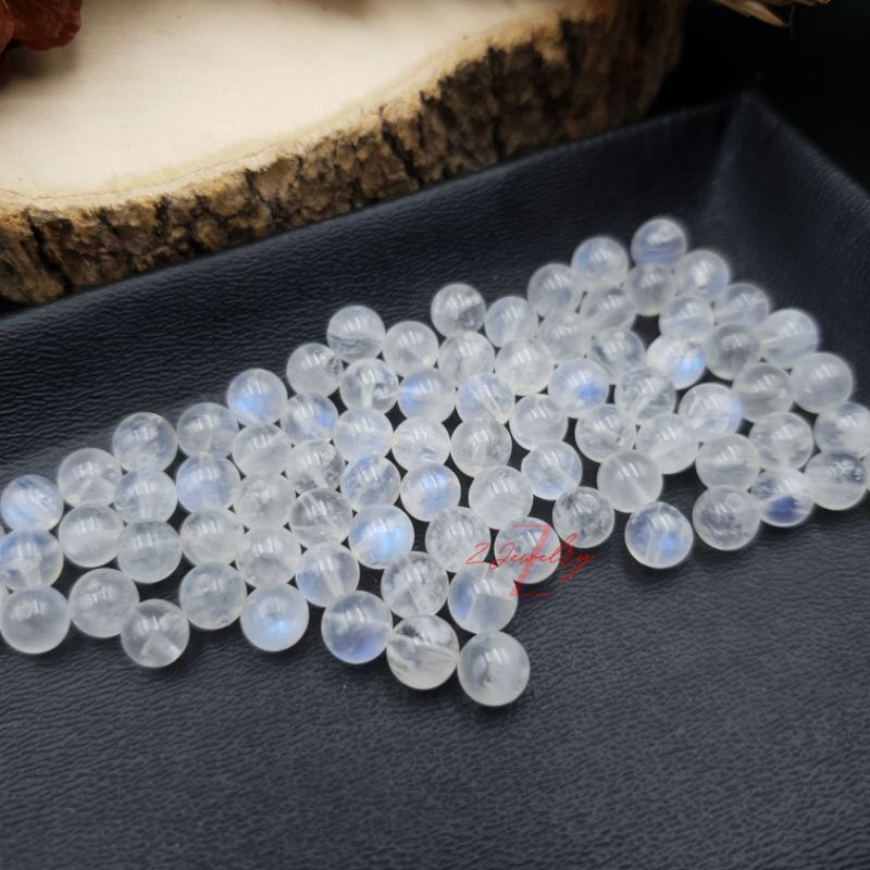 1 hạt đá màu trắng ánh trăng