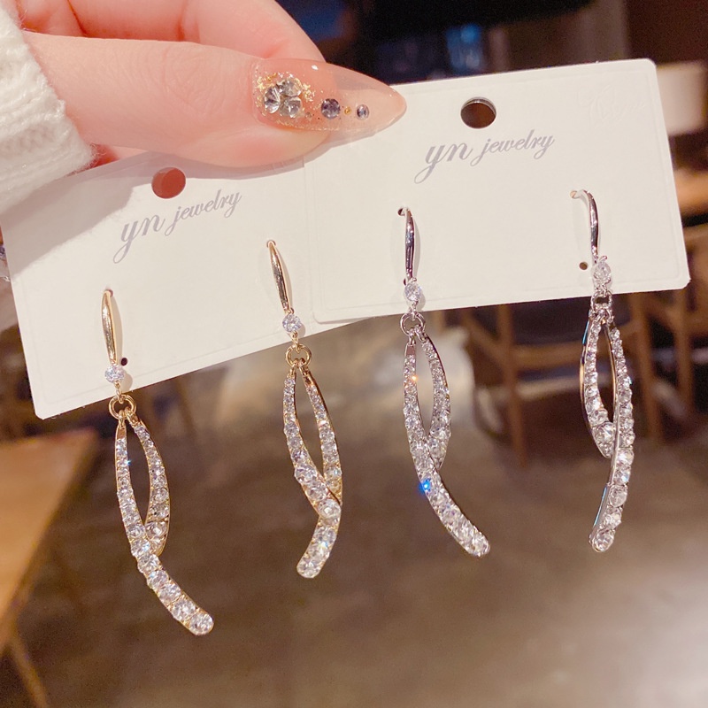 Khuyên Tai Đính Đá Thiết Kế Sang Trọng