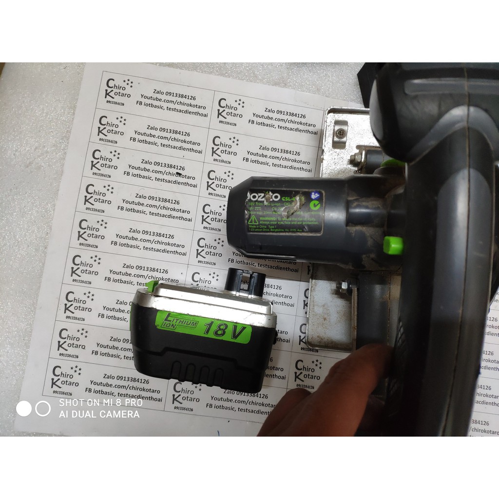 Đế chuyển chân khoan, vit Ozito 18V dạng đút sang dùng hộp pin cài Makita bản mới