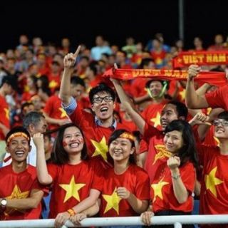 Áo cờ đỏ sao vàng cổ vũ bóng đá Việt Nam