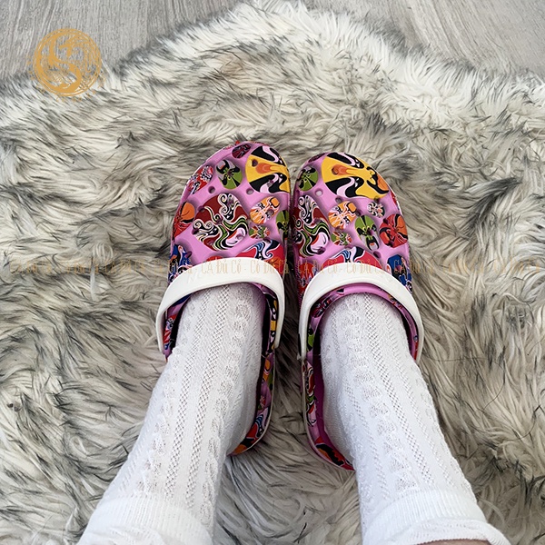 Dép Sục Nữ Họa Tiết Mặt Nạ Kịch Crocs Nữ 3 Màu