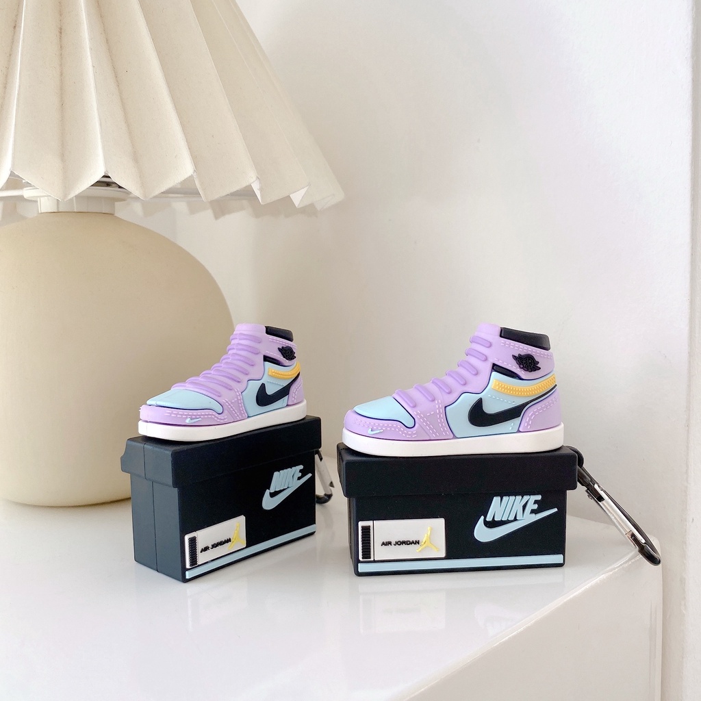 Vỏ silicon mềm bảo vệ hộp sạc tai nghe bluetooth hình giày Jordan 1 có logo thích hợp cho Apple AirPods1 / 2 Pro