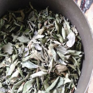 Lá trà rừng Lai Châu (lá chè thơm xao khô)