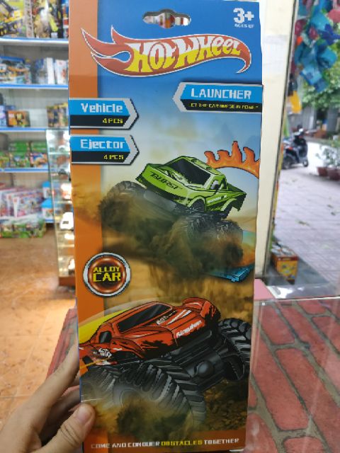 Mô hình 4 xe địa hình Hotwheel kèm chìa tăng tốc