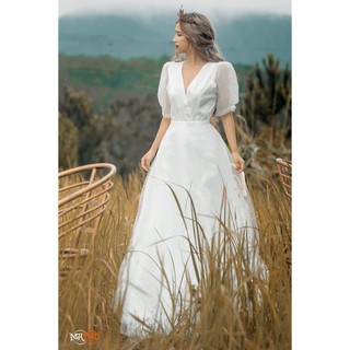 Đầm maxi trắng cổ V tay phòng sang trọng