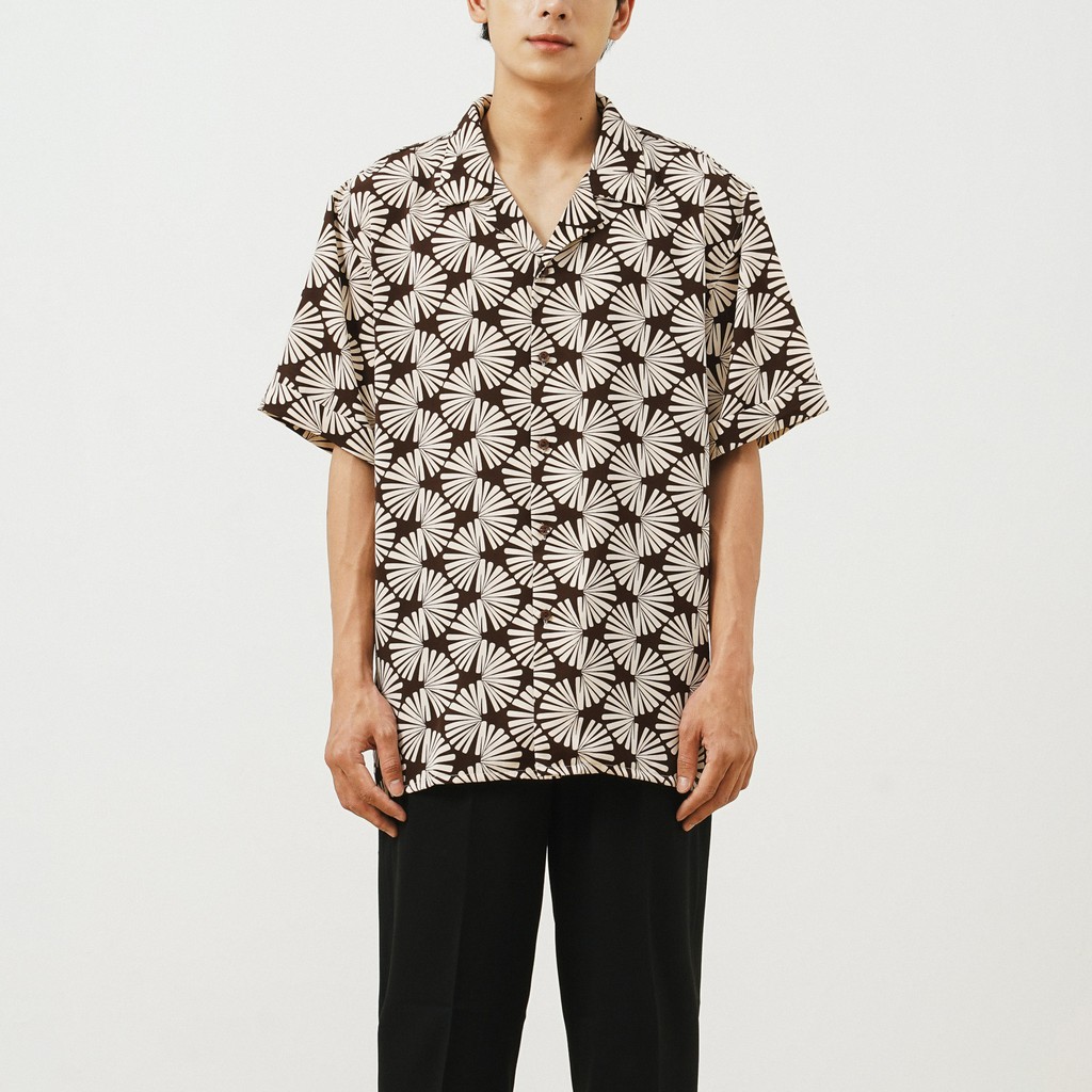 Áo Sơ Mi Cộc Tay Cổ Ve Nam Hoạ Tiết Quạt Nâu UNICUS Koni Shirt | BigBuy360 - bigbuy360.vn
