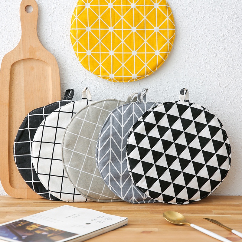 Thảm lót tròn cách nhiệt chống trượt tiện dụng