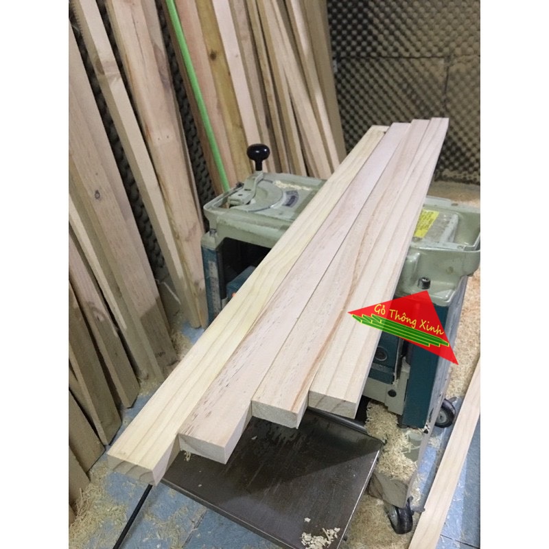 Thanh gỗ thông vuông 2x4cm, dài 1m bào láng 4 mặt đẹp dùng làm khung sườn, làm xương, trang trí